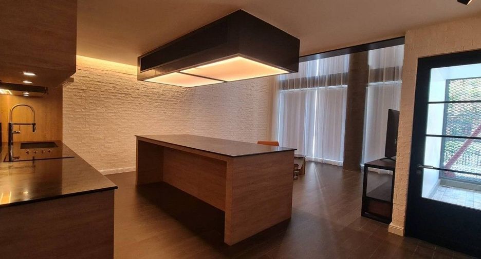 For sale 4 bedrooms condo in Watthana, Bangkok