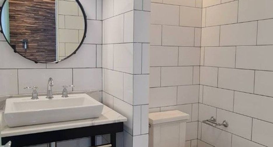 For sale 4 bedrooms condo in Watthana, Bangkok