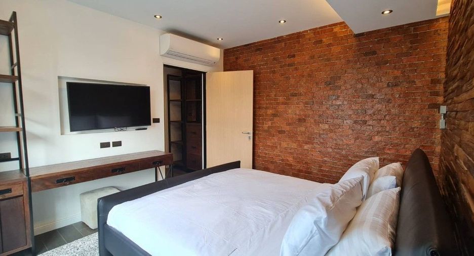 For sale 4 bedrooms condo in Watthana, Bangkok