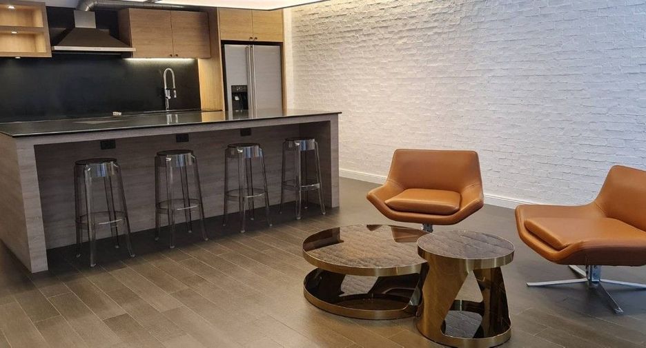 For sale 4 bedrooms condo in Watthana, Bangkok