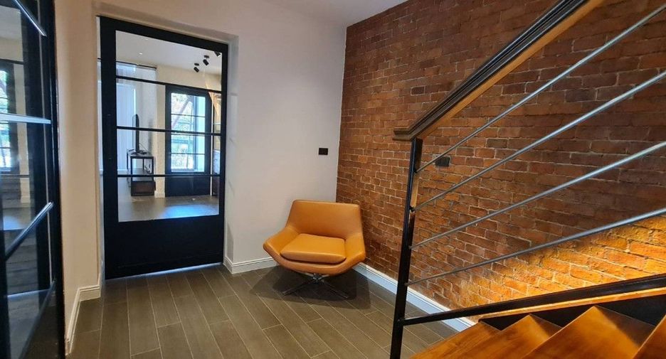 For sale 4 bedrooms condo in Watthana, Bangkok
