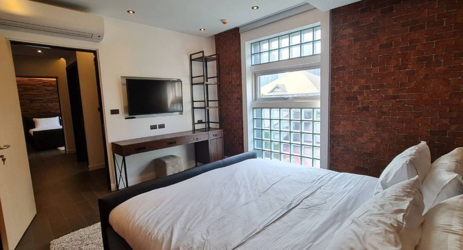 For sale 4 bedrooms condo in Watthana, Bangkok