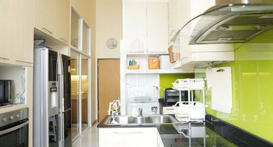 For rent and for sale 4 bedrooms condo in Watthana, Bangkok