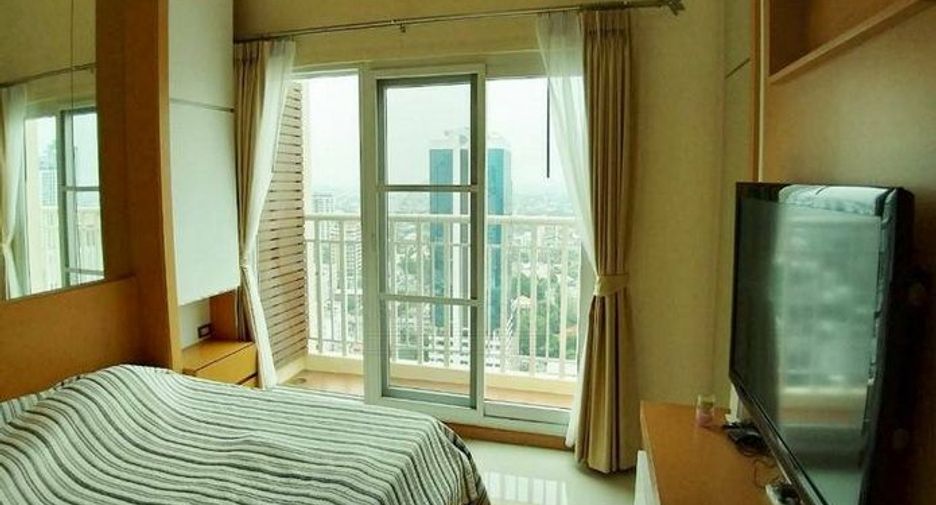 For rent and for sale 4 bedrooms condo in Watthana, Bangkok