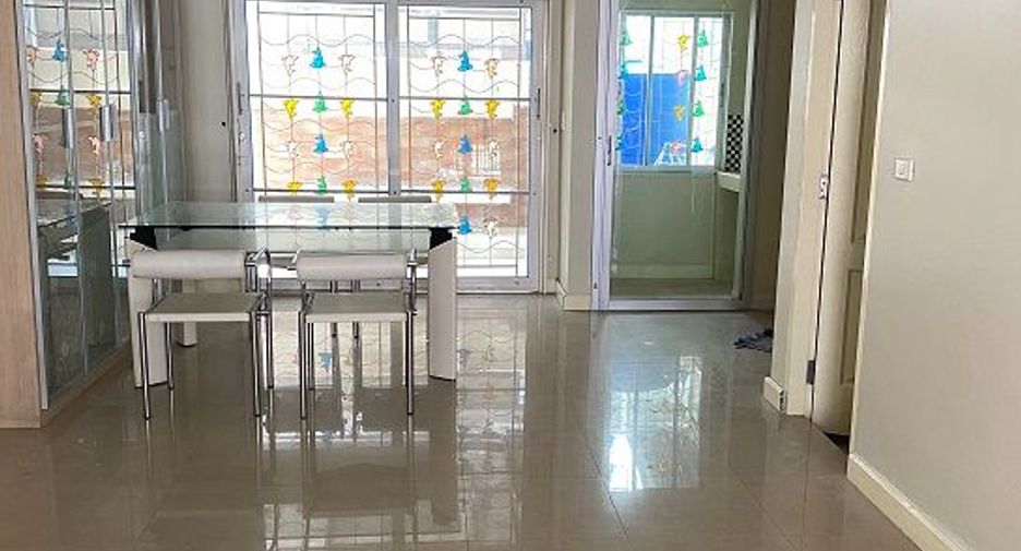 Аренда 3 спальни торговое помещение в Суан Луанг, Бангкок