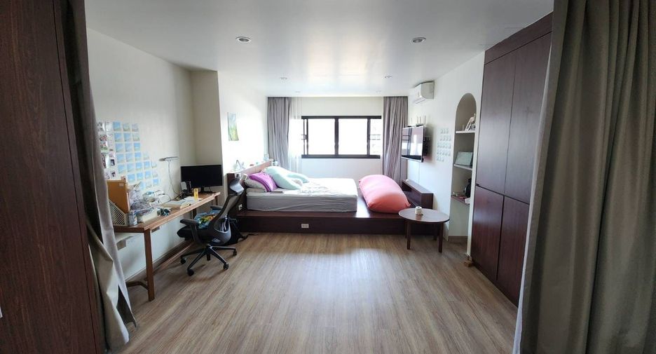 For rent 7 bed retail Space in Khlong Toei, Bangkok