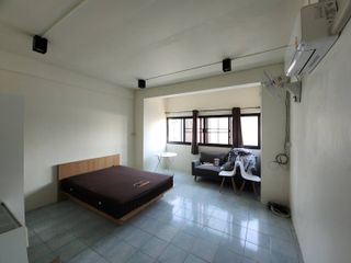 For rent 7 Beds retail Space in Khlong Toei, Bangkok