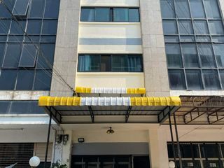 For rent 7 Beds retail Space in Khlong Toei, Bangkok