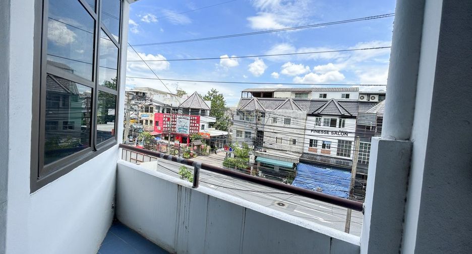 For sale 6 bed retail Space in Wang Thonglang, Bangkok