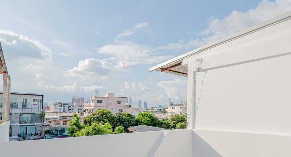 Casa adosada en venta de estudio en Bang Kho Laem, Bangkok
