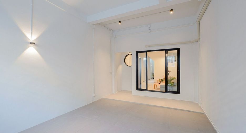 Casa adosada en venta de estudio en Bang Kho Laem, Bangkok