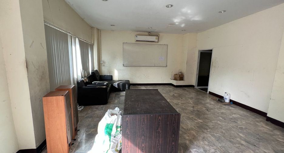 For sale 2 bed warehouse in Sam Khok, Pathum Thani