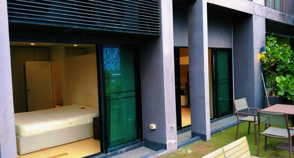 For rent 2 bedrooms condo in Khlong Toei, Bangkok