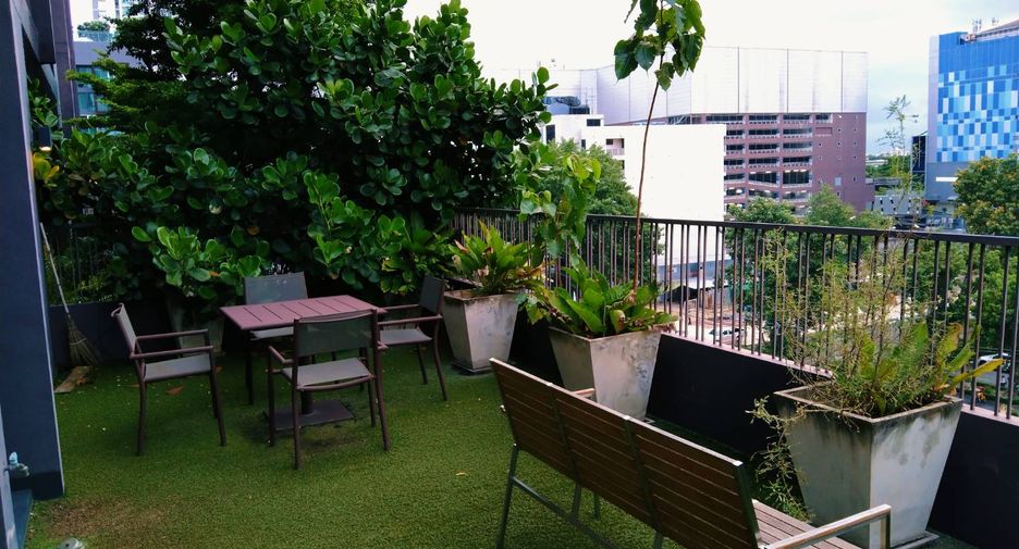 For rent 2 bedrooms condo in Khlong Toei, Bangkok