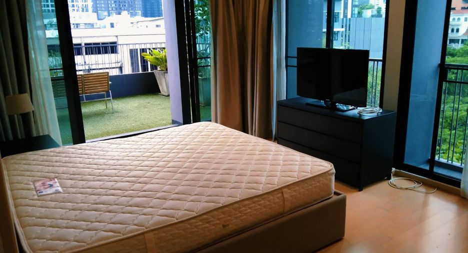 For rent 2 bedrooms condo in Khlong Toei, Bangkok
