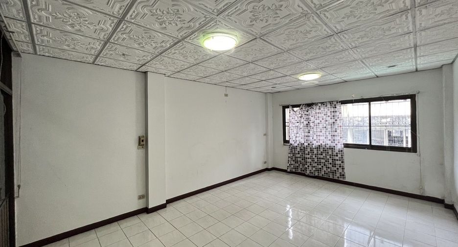 For sale 3 bedrooms retail Space in Bang Na, Bangkok