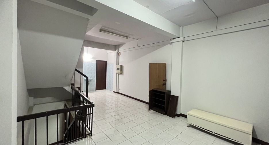 For sale 3 bedrooms retail Space in Bang Na, Bangkok