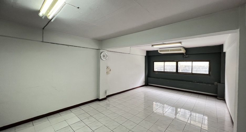 For sale 3 bedrooms retail Space in Bang Na, Bangkok