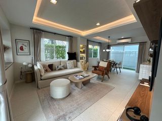 Casa adosada en alquiler de 3 habitaciones en Prawet, Bangkok