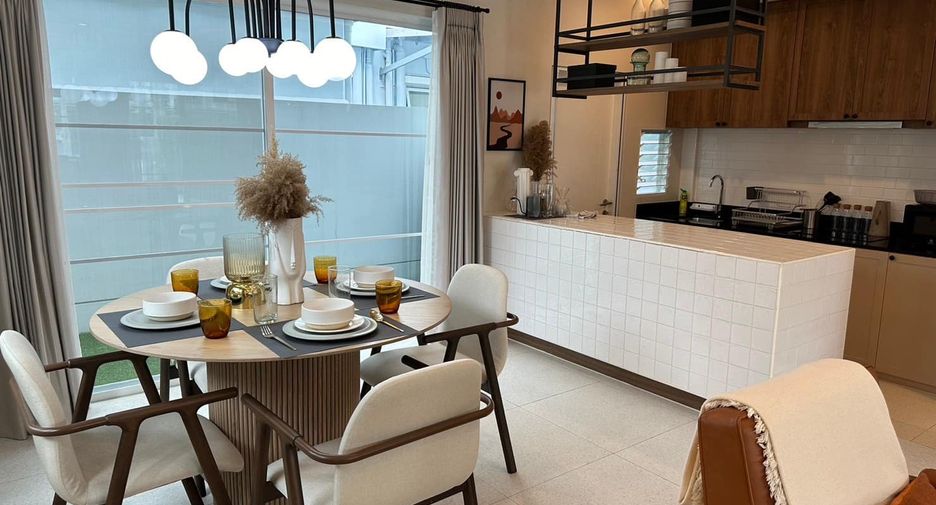 Casa adosada en alquiler de 3 habitaciones en Prawet, Bangkok