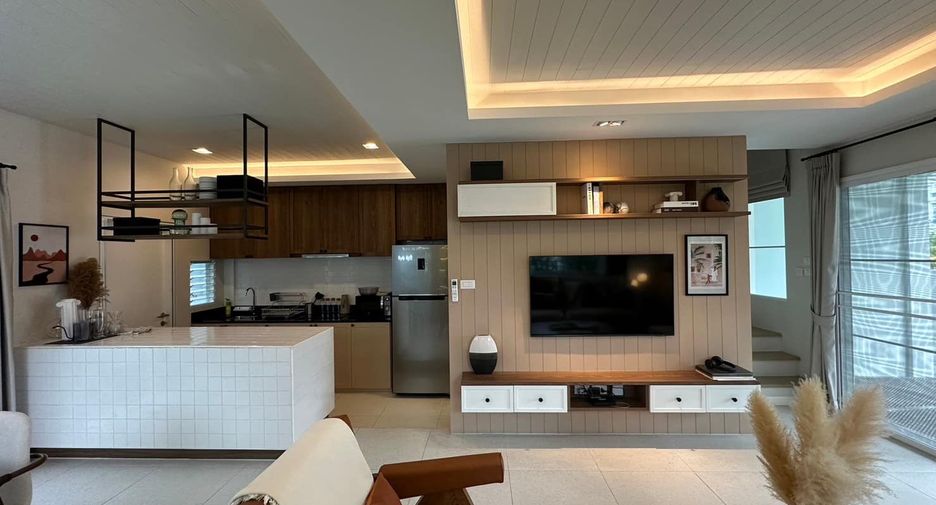 Casa adosada en alquiler de 3 habitaciones en Prawet, Bangkok