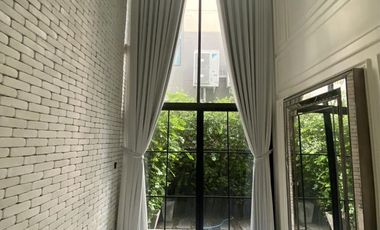 Haus zur Miete mit 3 Zimmer in Phra Khanong, Bangkok