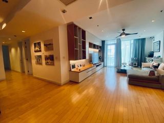 For rent 3 bedrooms condo in Pathum Wan, Bangkok