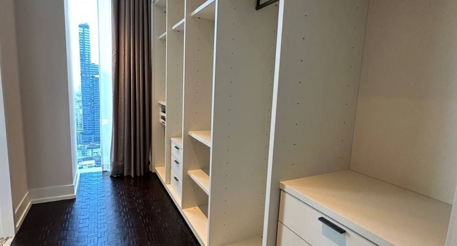 Condo en alquiler y en venta de 3 habitaciones en Sathon, Bangkok