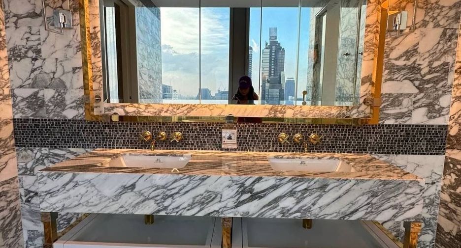 Condo en alquiler y en venta de 3 habitaciones en Sathon, Bangkok