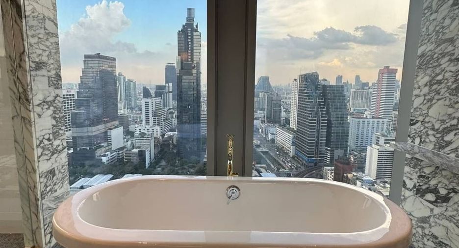 Condo en alquiler y en venta de 3 habitaciones en Sathon, Bangkok