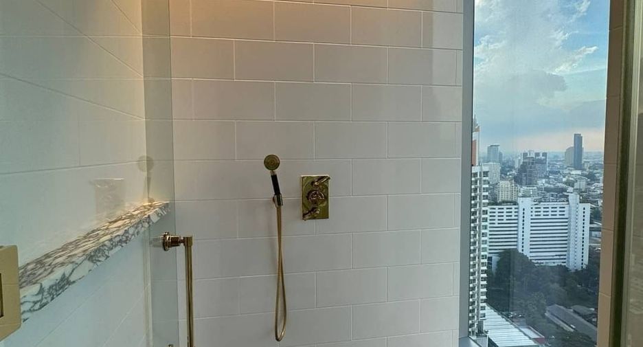 Condo en alquiler y en venta de 3 habitaciones en Sathon, Bangkok