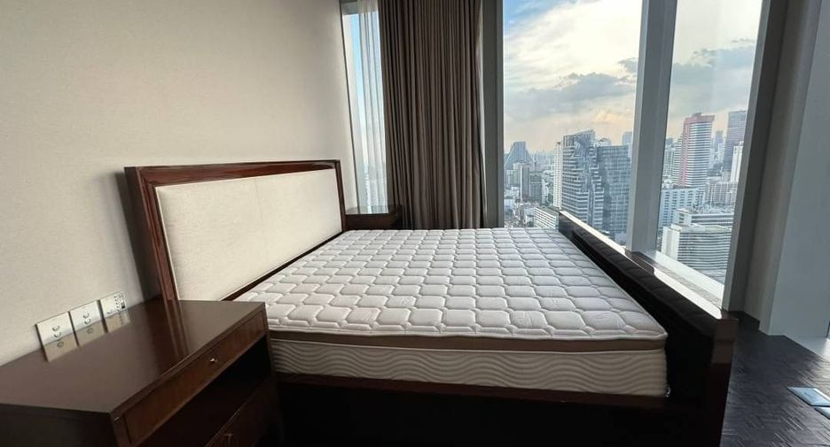 Condo en alquiler y en venta de 3 habitaciones en Sathon, Bangkok