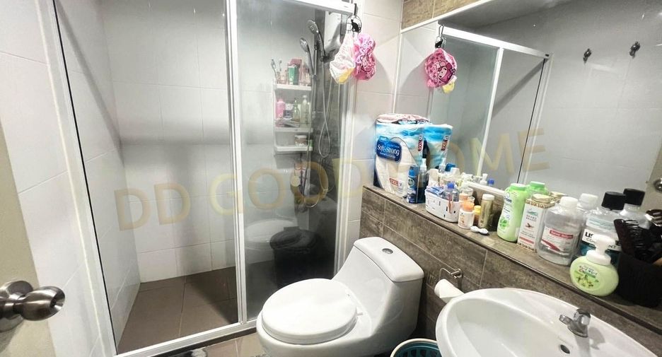 For sale 1 bed condo in Thon Buri, Bangkok