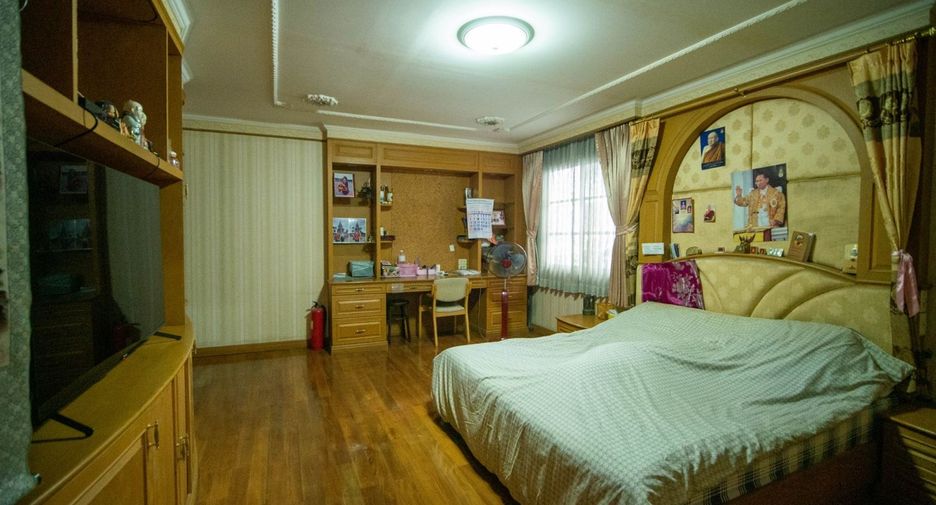 For sale 79 bed hotel in Mueang Samut Prakan, Samut Prakan