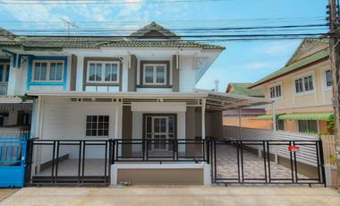 For sale 5 bed townhouse in Khlong Luang, Pathum Thani