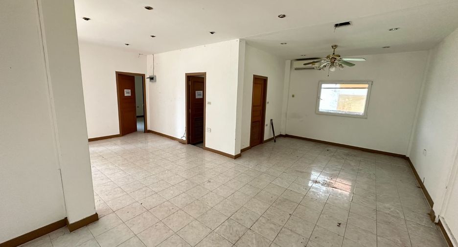 For sale 11 bed hotel in Bang Lamung, Chonburi