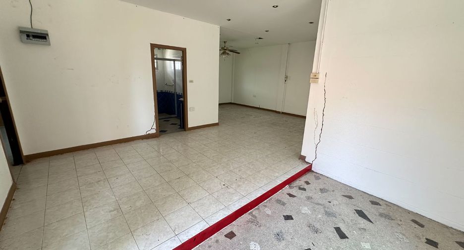 For sale 11 bed hotel in Bang Lamung, Chonburi