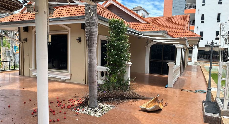 For sale 11 bed hotel in Bang Lamung, Chonburi