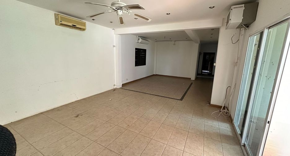 For sale 11 bed hotel in Bang Lamung, Chonburi