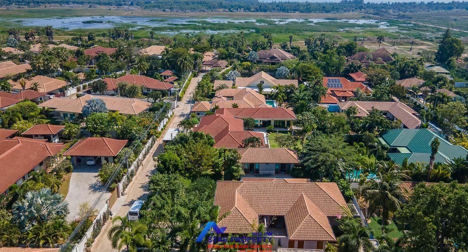 For sale 4 bedrooms villa in Sam Roi Yot, Prachuap Khiri Khan