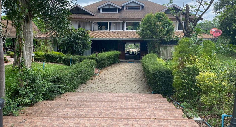 For sale 21 bedrooms hotel in Prachantakham, Prachin Buri