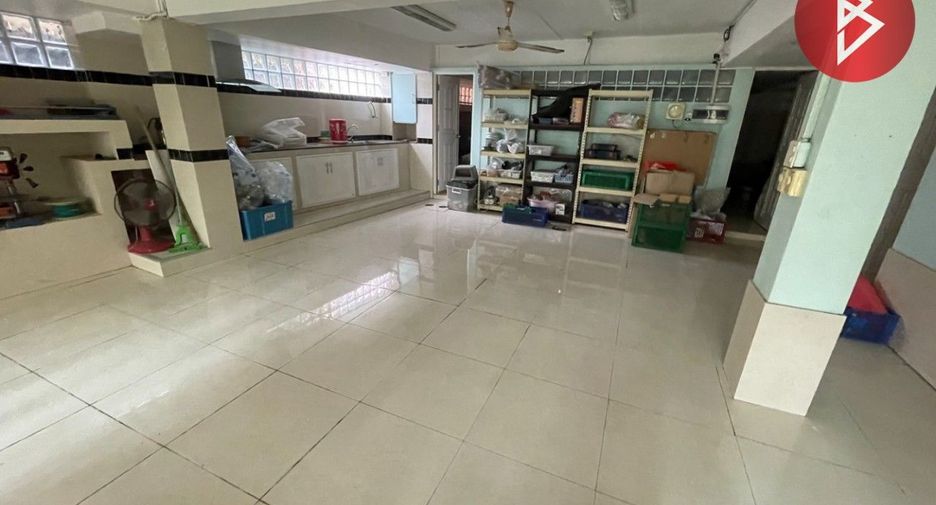 For sale 8 bed retail Space in Sam Phran, Nakhon Pathom