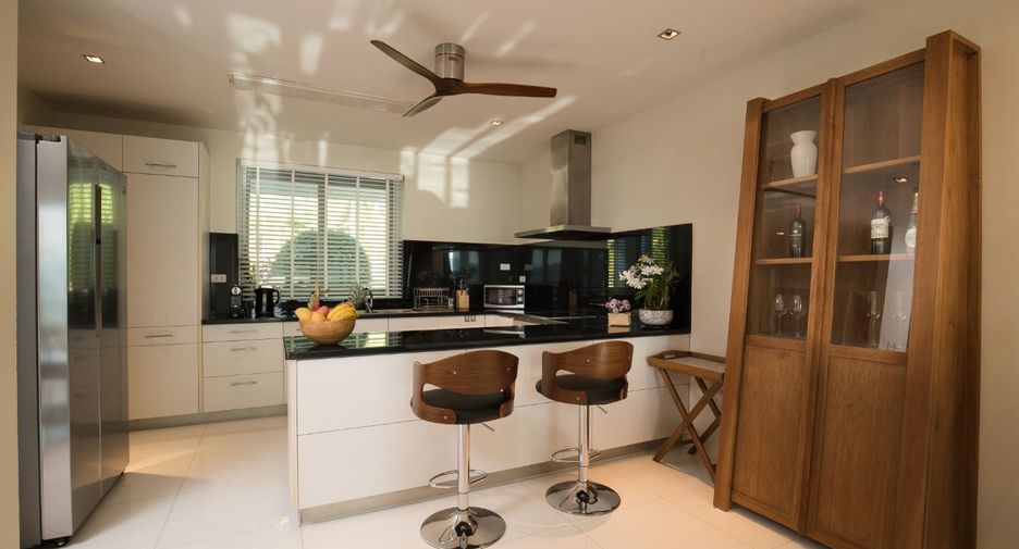 For rent 3 bedrooms condo 
