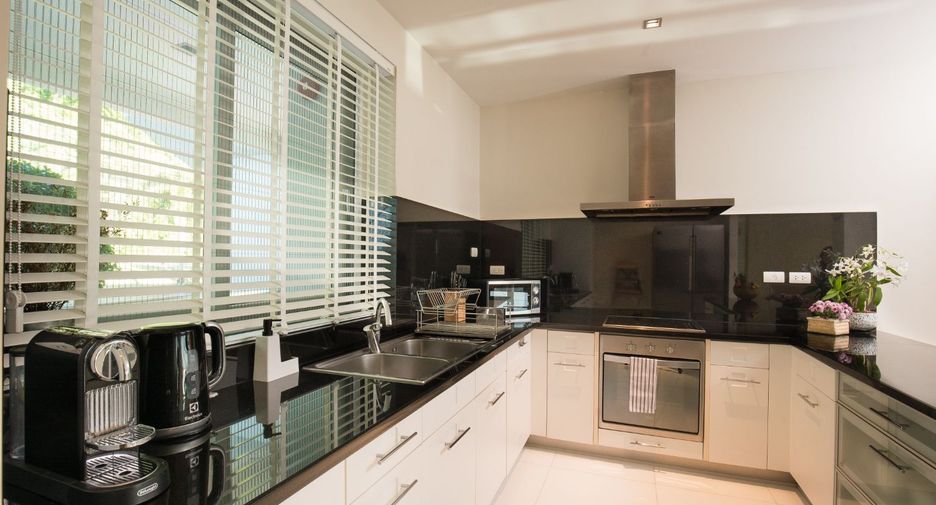 For rent 3 bedrooms condo 