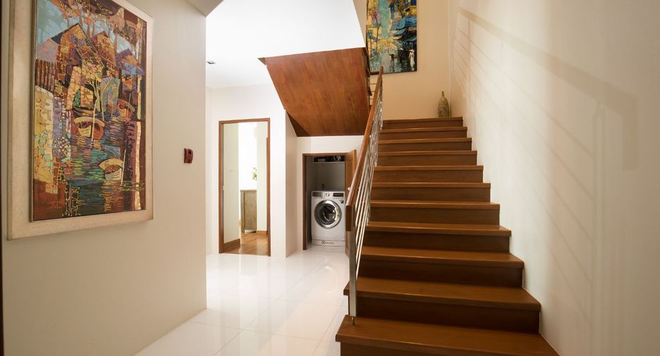 For rent 3 bedrooms condo 