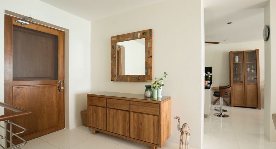 For rent 3 bedrooms condo 