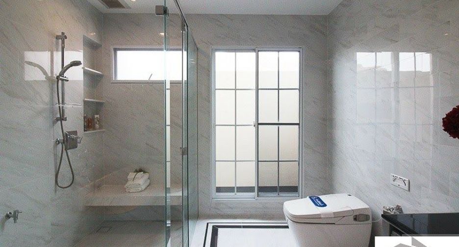 Haus zum Kauf mit 4 Zimmer in Bang Khen, Bangkok