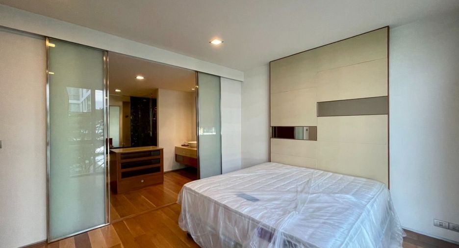 For sale 3 bedrooms condo in Khlong Toei, Bangkok