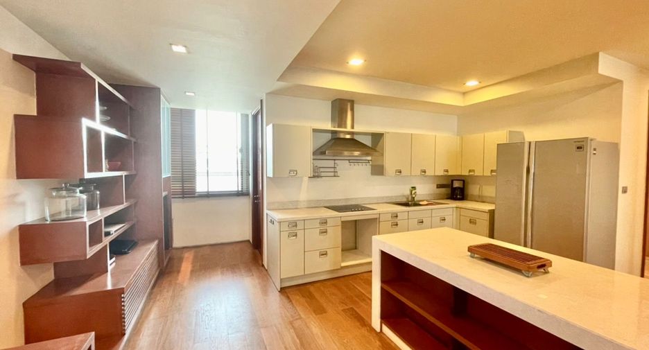 For sale 3 bedrooms condo in Khlong Toei, Bangkok