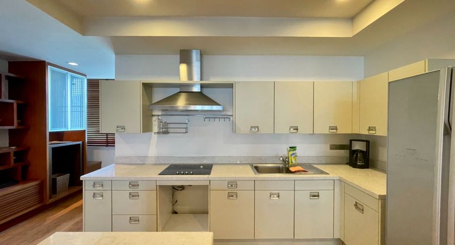 For sale 3 bedrooms condo in Khlong Toei, Bangkok